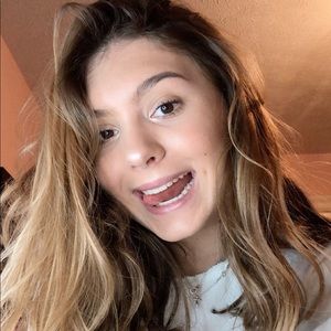 Meet your Posher, Ava